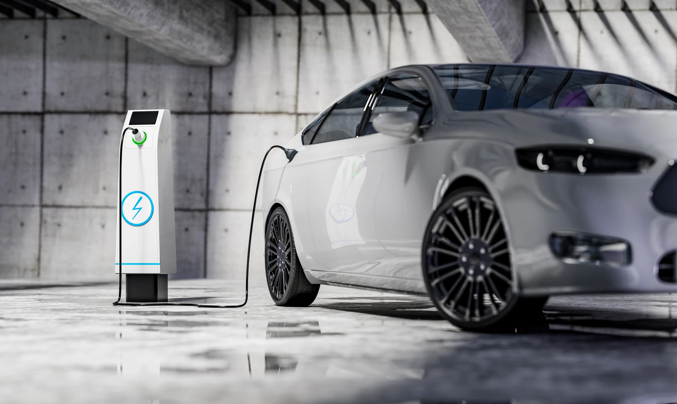 Sc&egrave;ne ext&eacute;rieure avec voiture &eacute;lectrique blanche en charge dans un environnement verdoyant