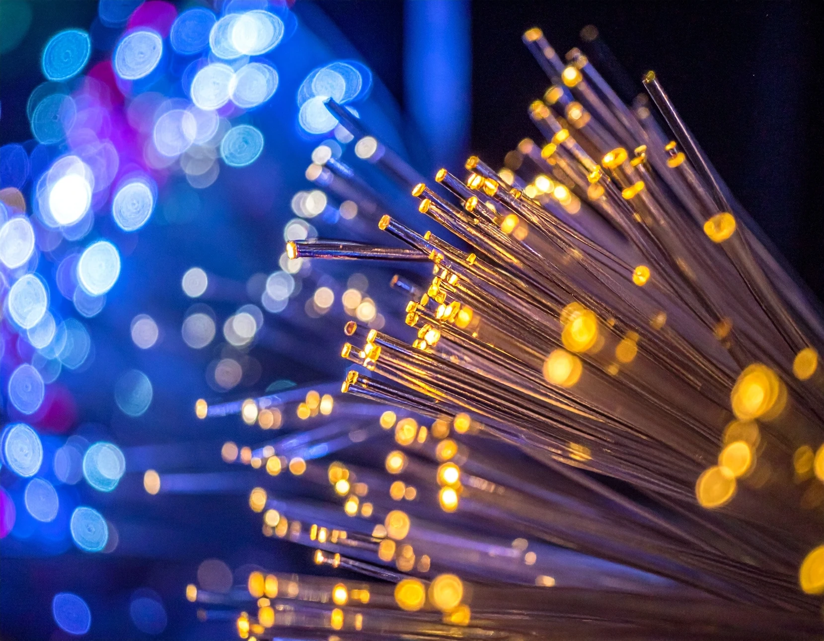 Environnement int&eacute;rieur de datacenter avec &eacute;quipements r&eacute;seau professionnels